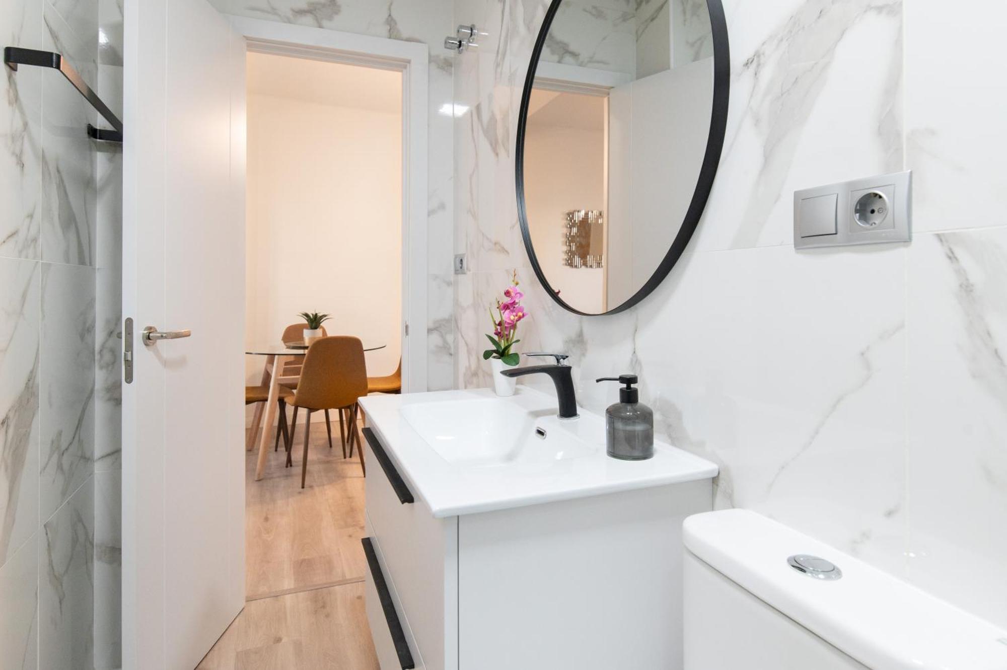 Apartamento Triana Habitame Inmobiliaria Севилья Экстерьер фото
