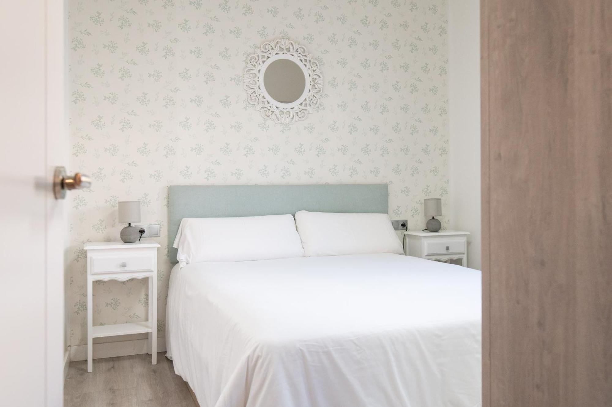 Apartamento Triana Habitame Inmobiliaria Севилья Экстерьер фото